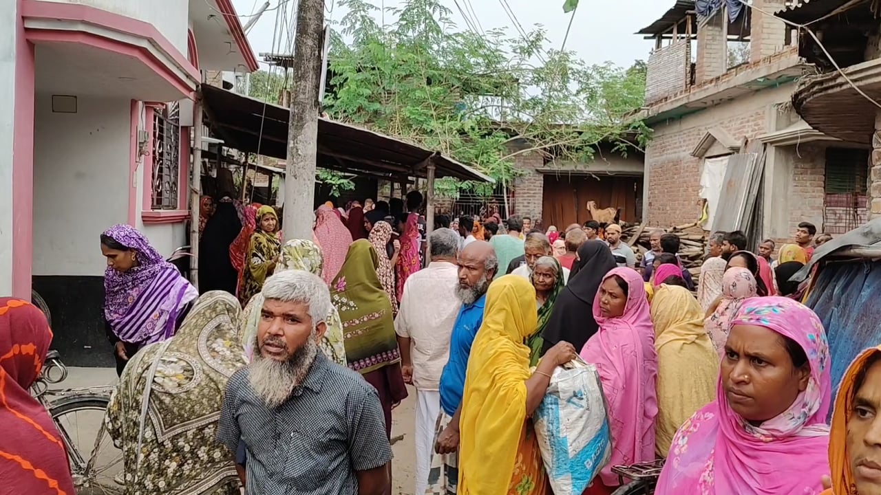 শিবগঞ্জে ফুটবল খেলার সময় বজ্রপাতে যুবকের মৃত্যু