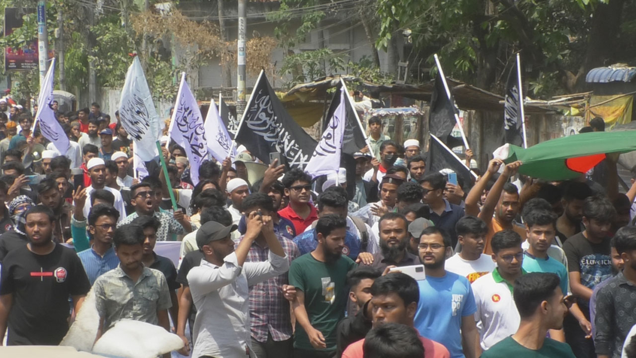বিক্ষোভ 4