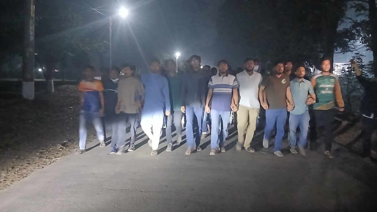কুয়েটে হামলার প্রতিবাদে জাবিতে বিক্ষোভ
