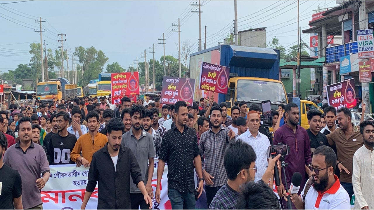 হত্যা মামলার আসামি গ্রেপ্তারের দাবিতে মহাসড়কে বিক্ষোভ