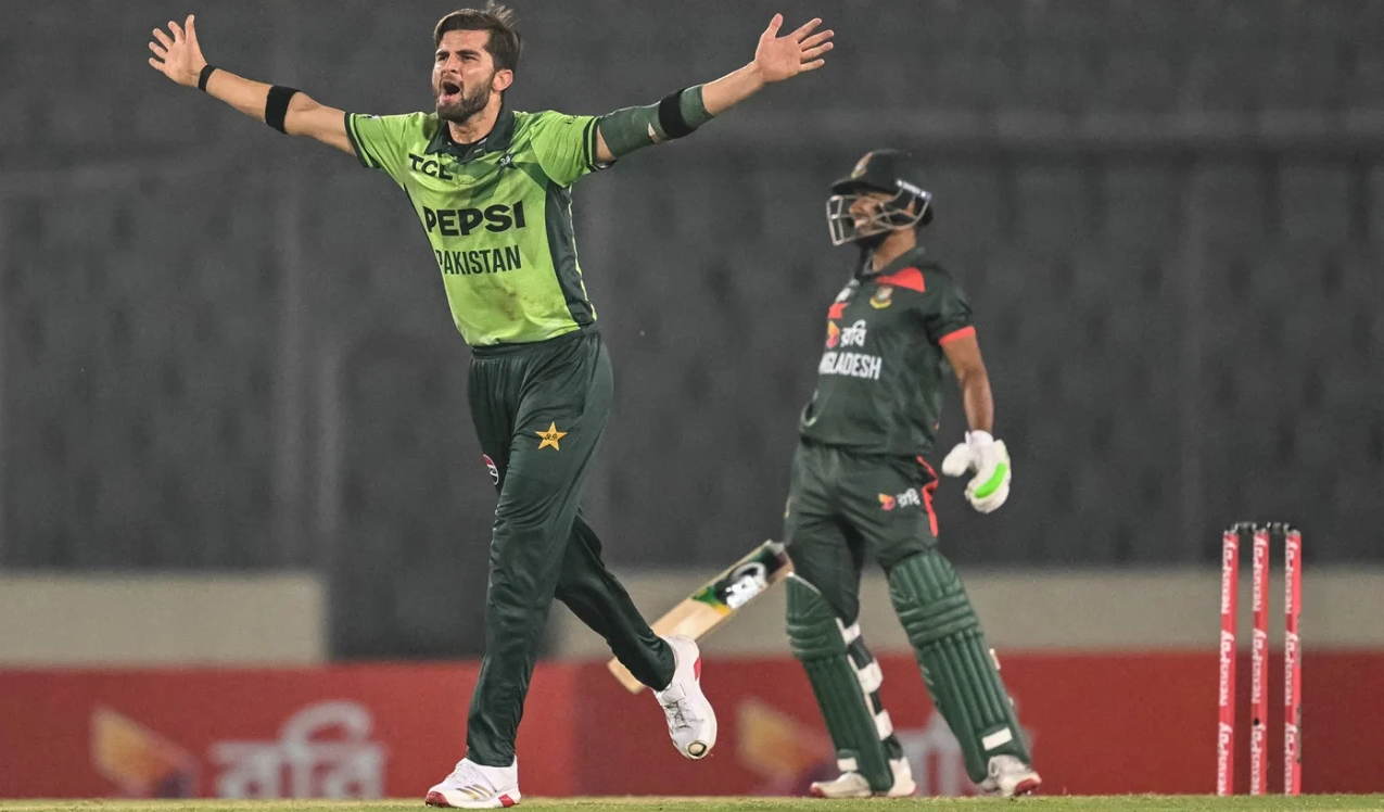 বজ্রপাতের পর বৃষ্টি শুরু, বাংলাদেশ-পাকিস্তানের খেলা বন্ধ