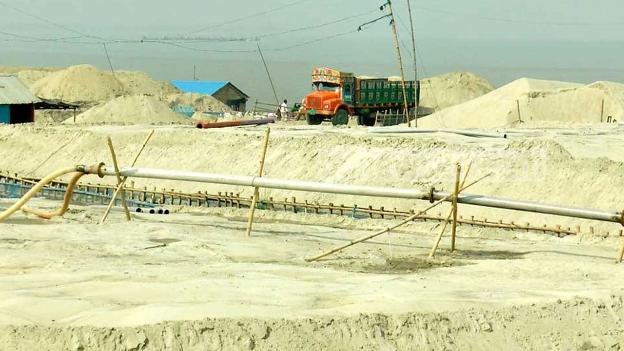 বালুমহালের নিয়ন্ত্রণ চায় দুই মন্ত্রণালয়