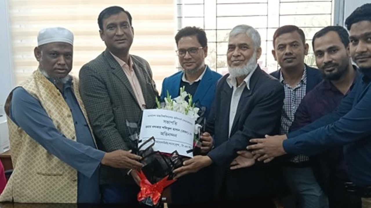সভাপতি নির্বাচিত হওয়ায় শফিকুল হাসানকে শুভেচ্ছা