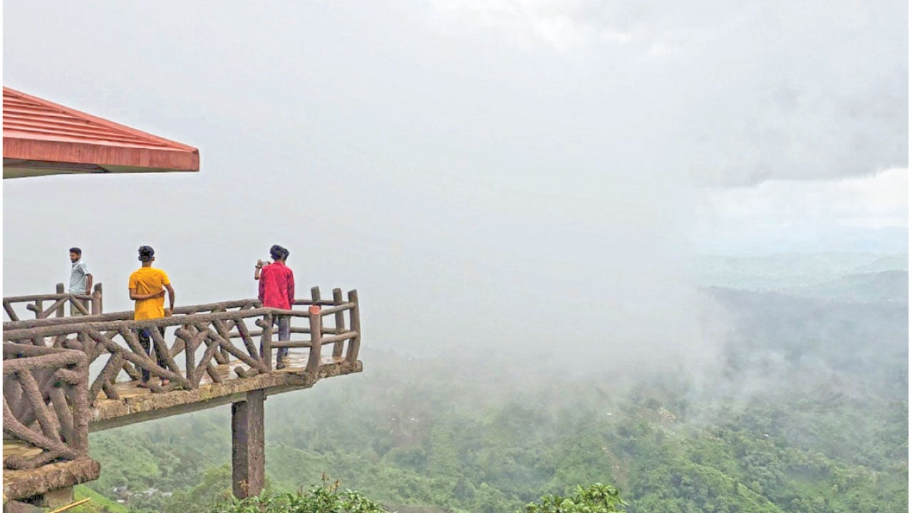 পর্যটনের নতুন সম্ভাবনায় সাজছে পাহাড়ি শহর বান্দরবান