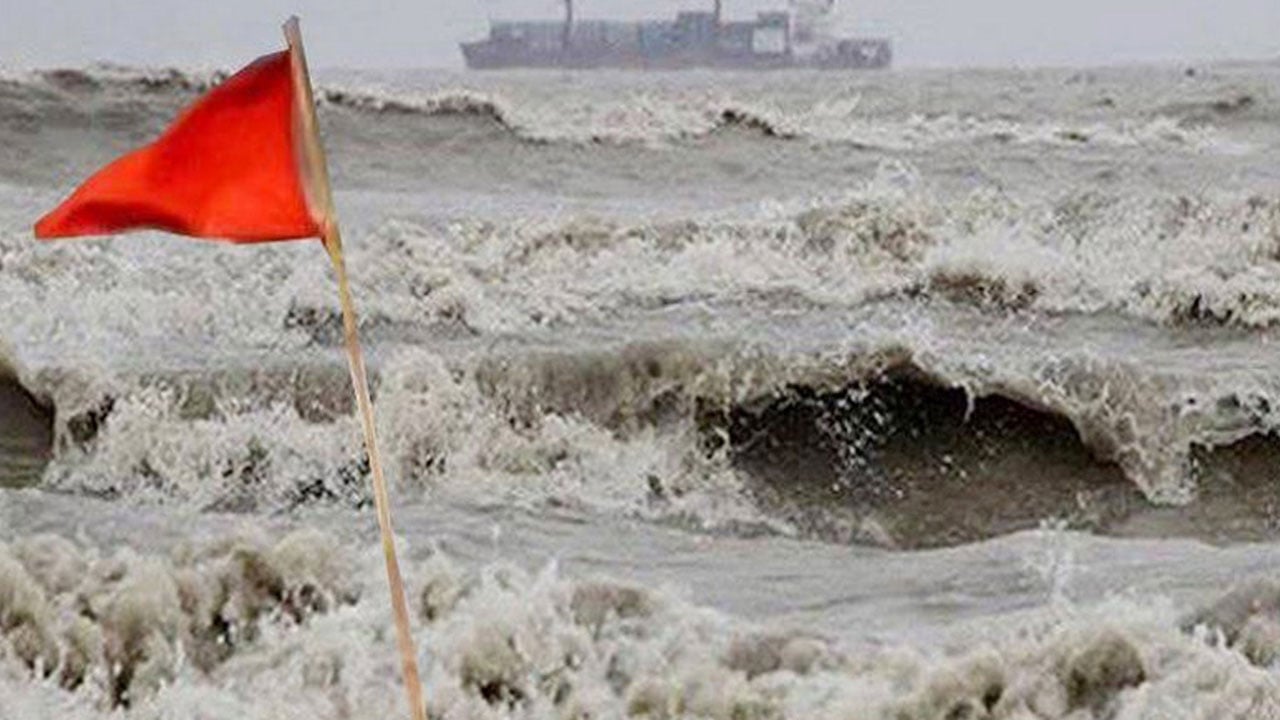 বঙ্গোপসাগরে গভীর নিম্নচাপ, চার সমুদ্রবন্দরে সতর্ক সংকেত