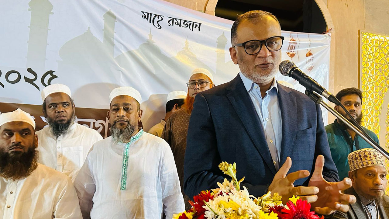 রমজানে পণ্য মূল্য স্থিতিশীল থেকে নিম্নমুখী আছে : বাণিজ্য উপদেষ্টা