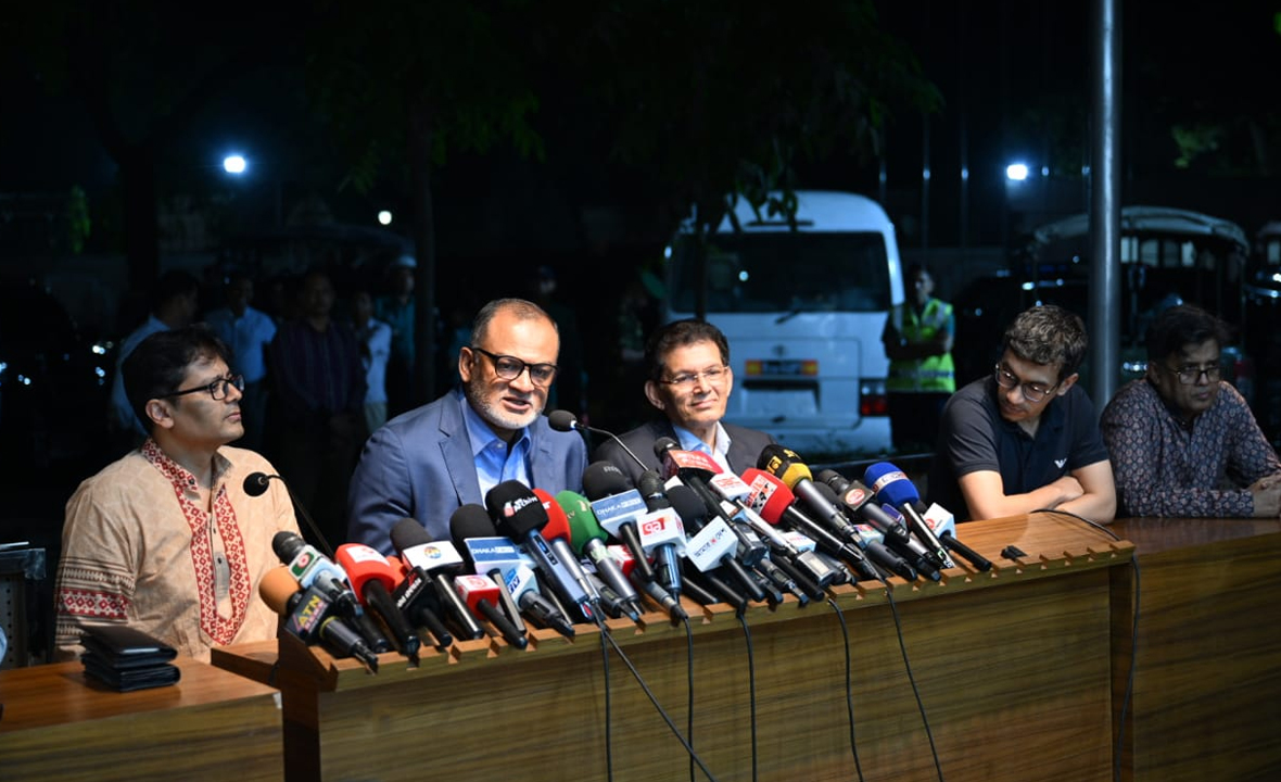 শুল্ক ইস্যুতে যুক্তরাষ্ট্রের সঙ্গে আলোচনা করবেন প্রধান উপদেষ্টা