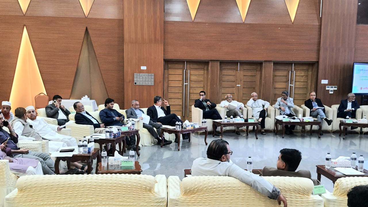 ‘দীর্ঘ আলোচনার সুযোগ নেই, সনদ তৈরিতে দ্রুত সিদ্ধান্ত নিতে হবে’