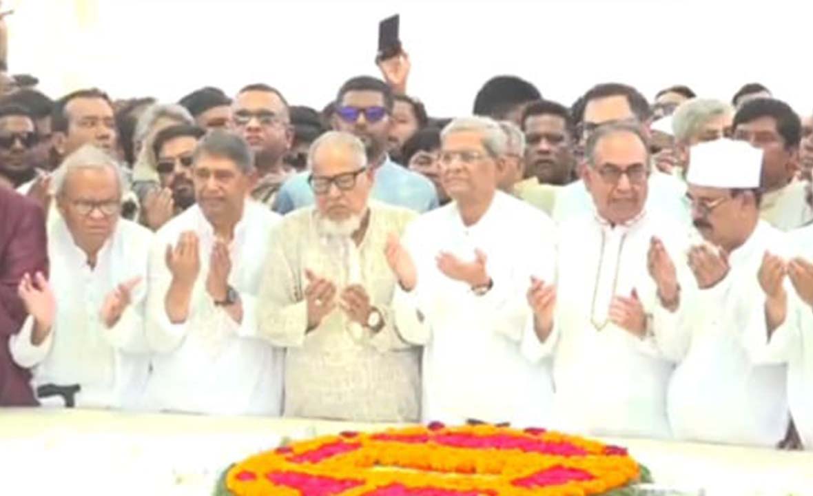ঈদের দিনে জিয়ার মাজারে বিএনপির শ্রদ্ধা ও দোয়া