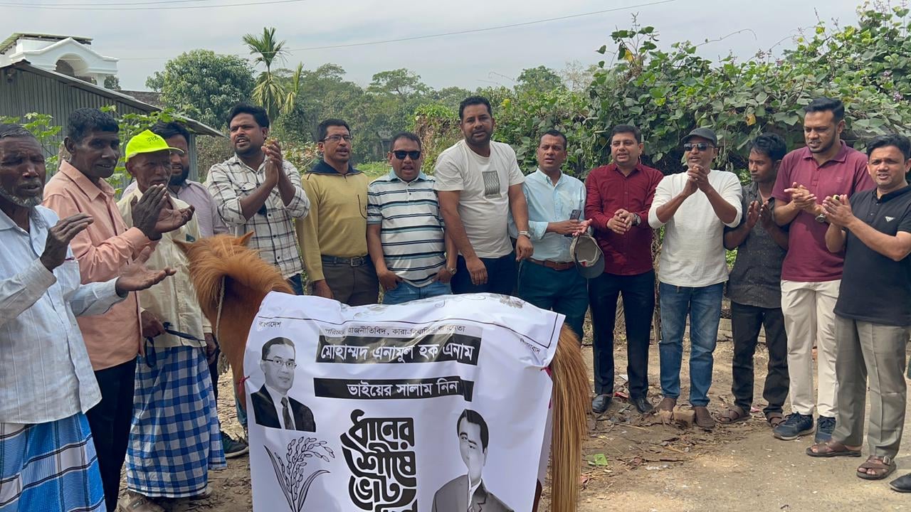 চট্টগ্রাম-১২ আসনে বিএনপির প্রার্থীর পক্ষে ছাত্রদলের নেতাকর্মীদের গণসংযোগ