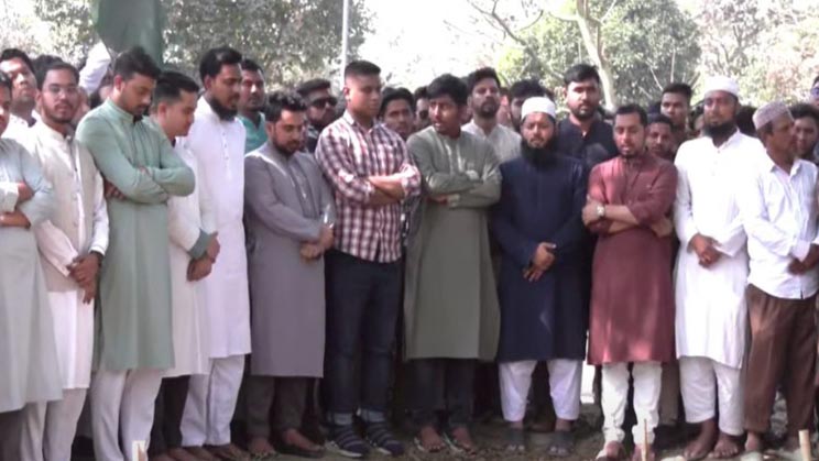 রায়েরবাজার কবরস্থানে জুলাই শহীদদের এনসিপির শ্রদ্ধা