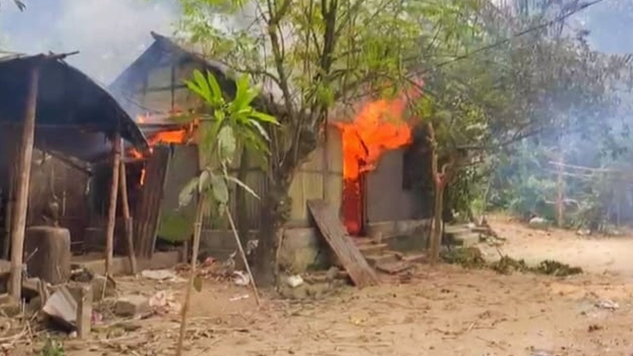 ভৈরবে বাজারের নামকরণ নিয়ে সংঘর্ষ, বাড়িঘরে লুটপাট-আগুন