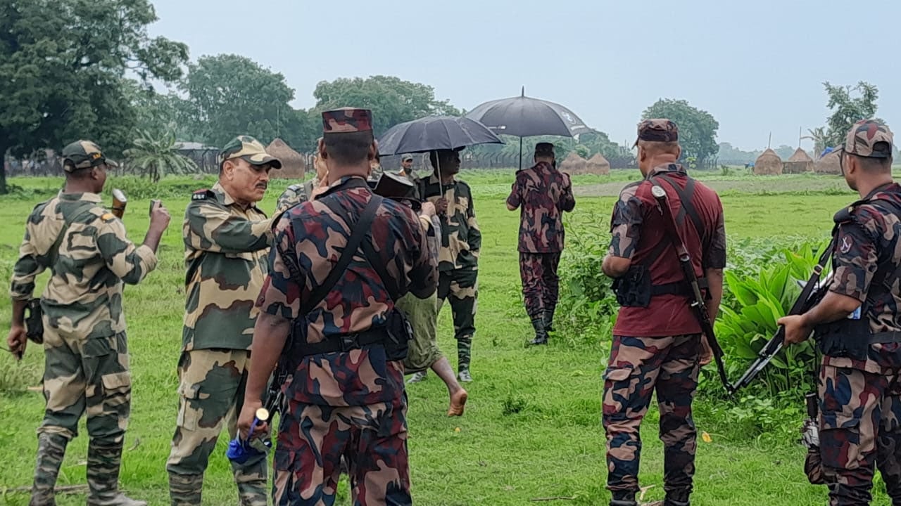 বকশীগঞ্জ সীমান্তে বিএসএফের পুশইন ঠেকালো বিজিবি ও স্থানীয়রা