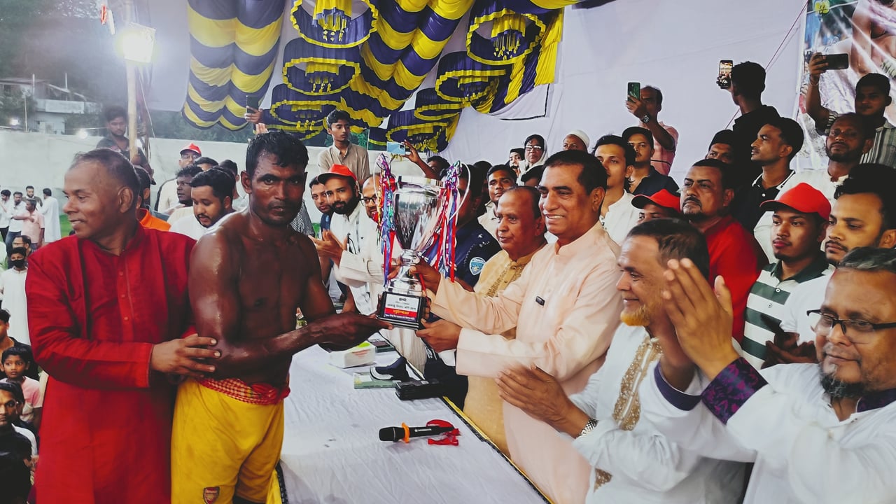 পটিয়ায় বলীখেলায় মাসুম বলী চ্যাম্পিয়ন