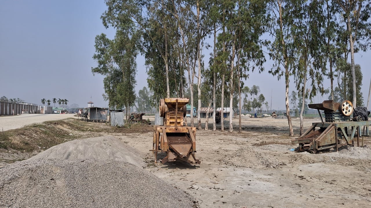 ৩ মাস ধরে পাথর আমদানি বন্ধ, বেকার আট হাজার শ্রমিক