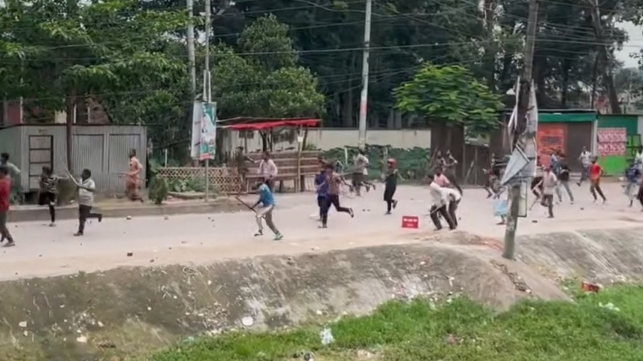 হজযাত্রীর লাগেজ নিয়ে ব্রাহ্মণবাড়িয়ায় সংঘর্ষ, আহত ১০