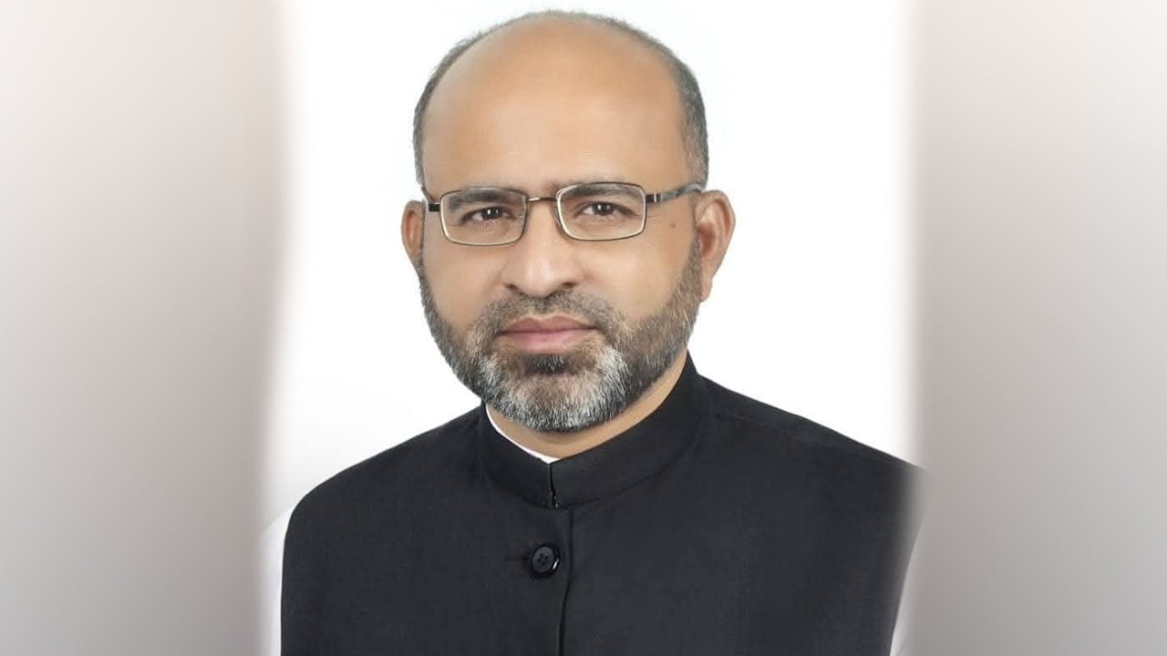 ইউপি চেয়ারম্যানের বিরুদ্ধে অনুমতি ছাড়াই সৌদি ভ্রমণের অভিযোগ