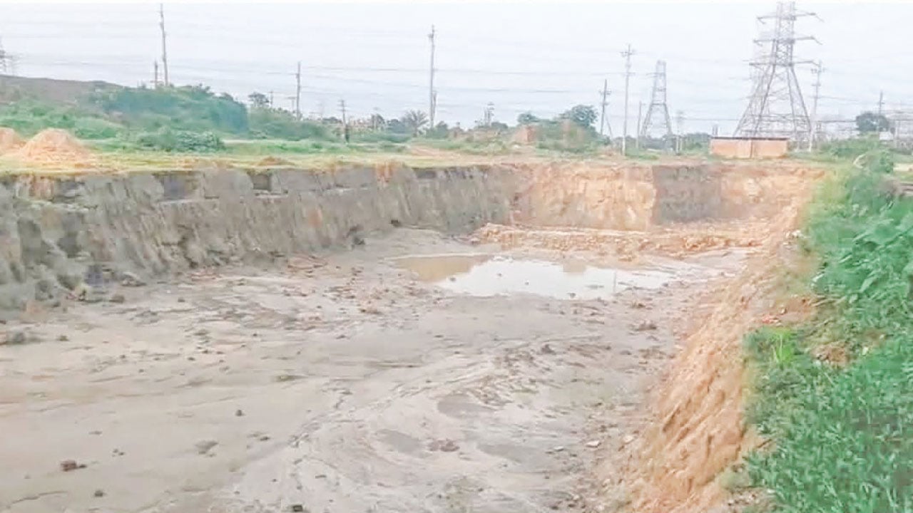 বুড়িচংয়ে ব্যাংকের জমি থেকে কোটি টাকার মাটি লুট