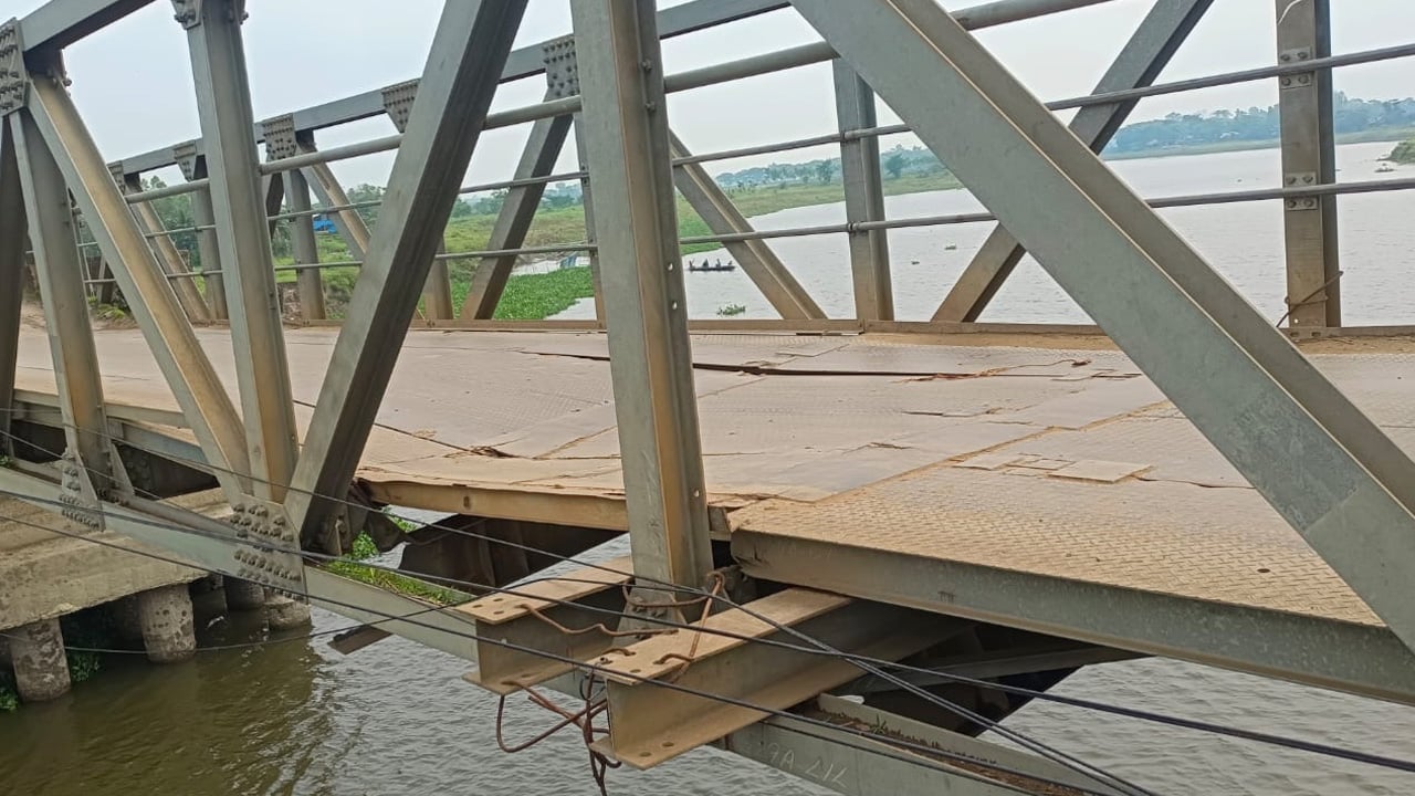 আবারও দেবে গেল বেইলি সেতু, যান চলাচল বন্ধ