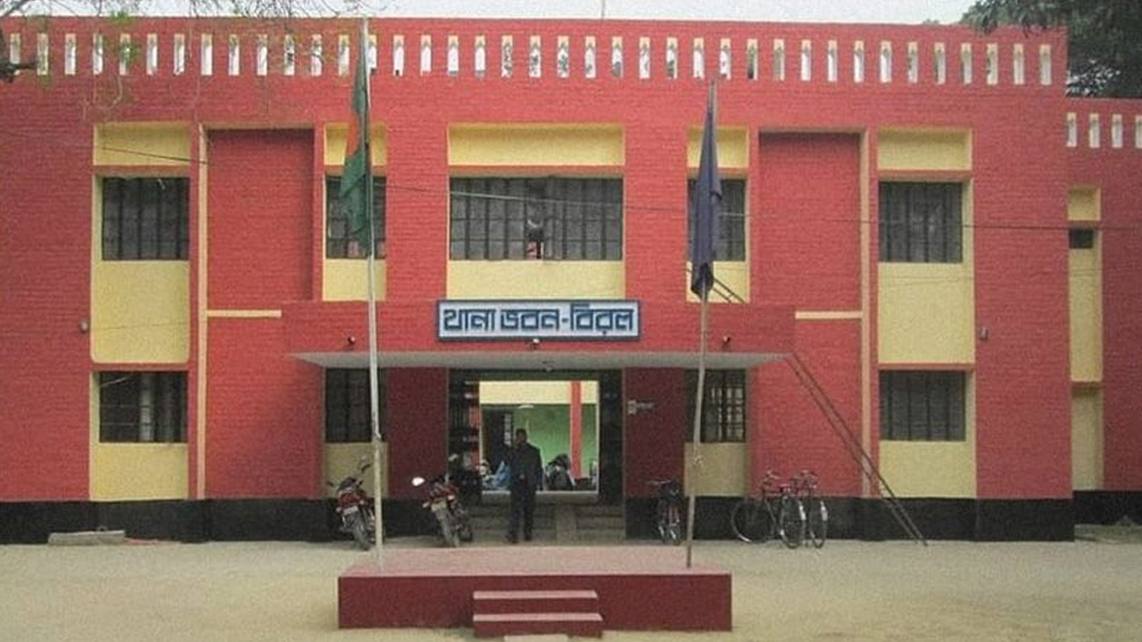 বিরলে দিন-দুপুরে মাথায় অস্ত্র ঠেকিয়ে ছিনতাই