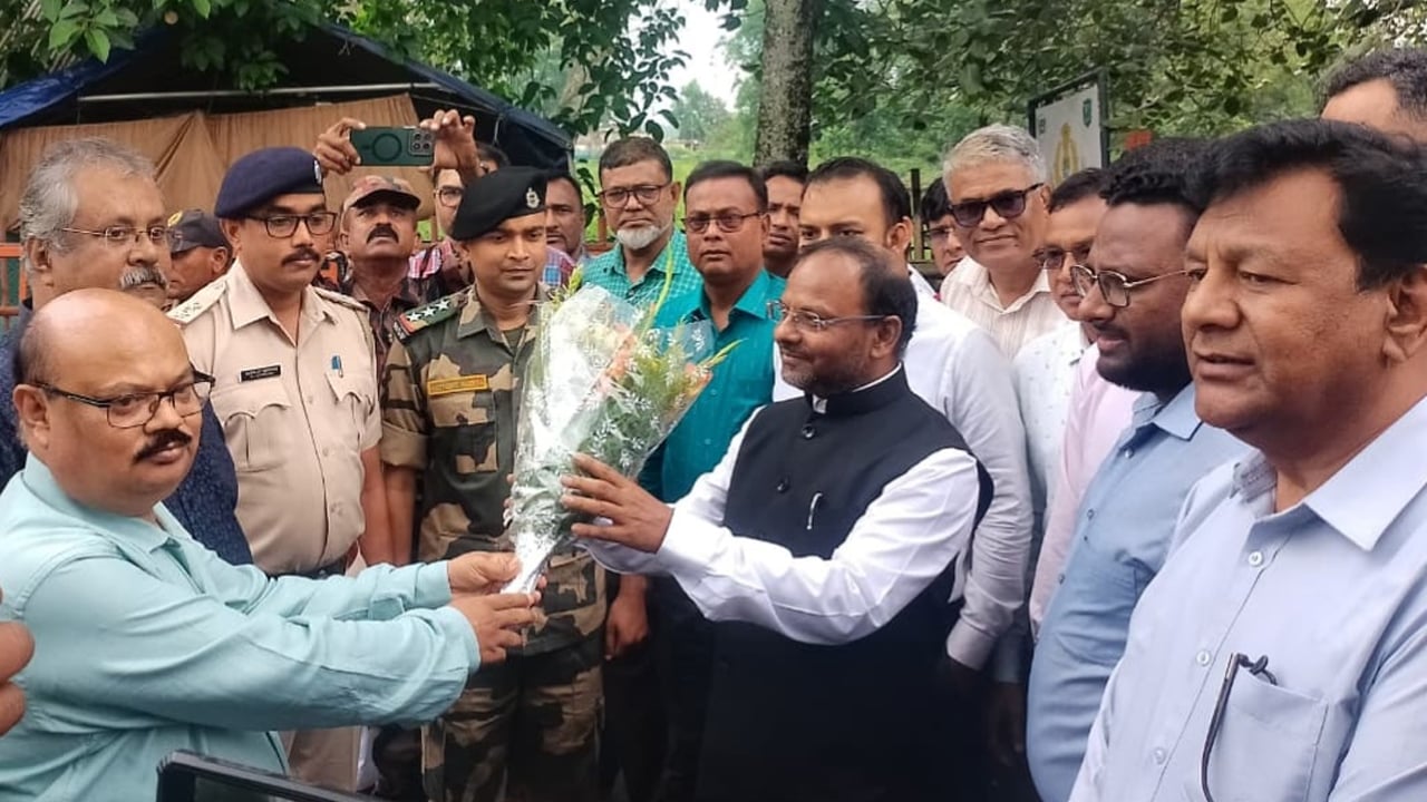 বুড়িমারী স্থলবন্দর পরিদর্শনে ভারতীয় সহকারী হাইকমিশনার