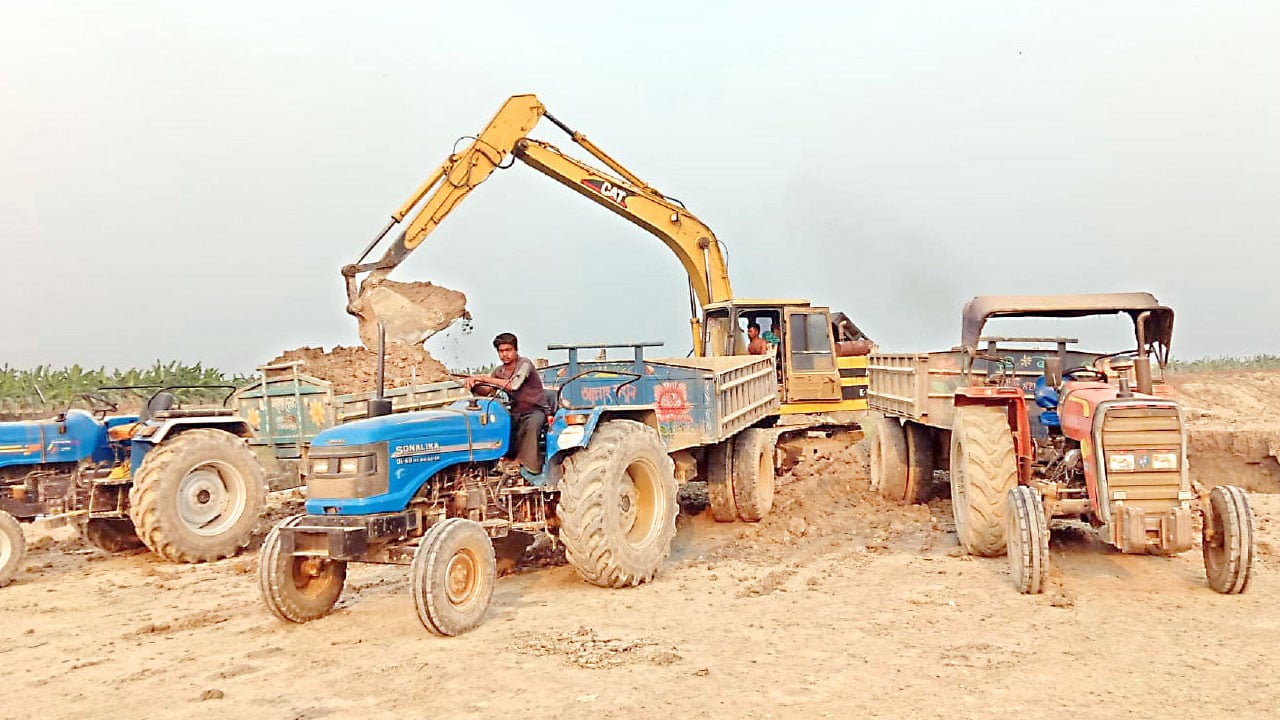 বরেন্দ্রভূমিতে আ.লীগের দখলদারিত্বে বিলীন তিন ফসলি জমি