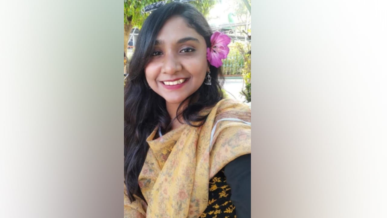 পরীক্ষা না দিয়ে পাস ছাত্রলীগ নেত্রী