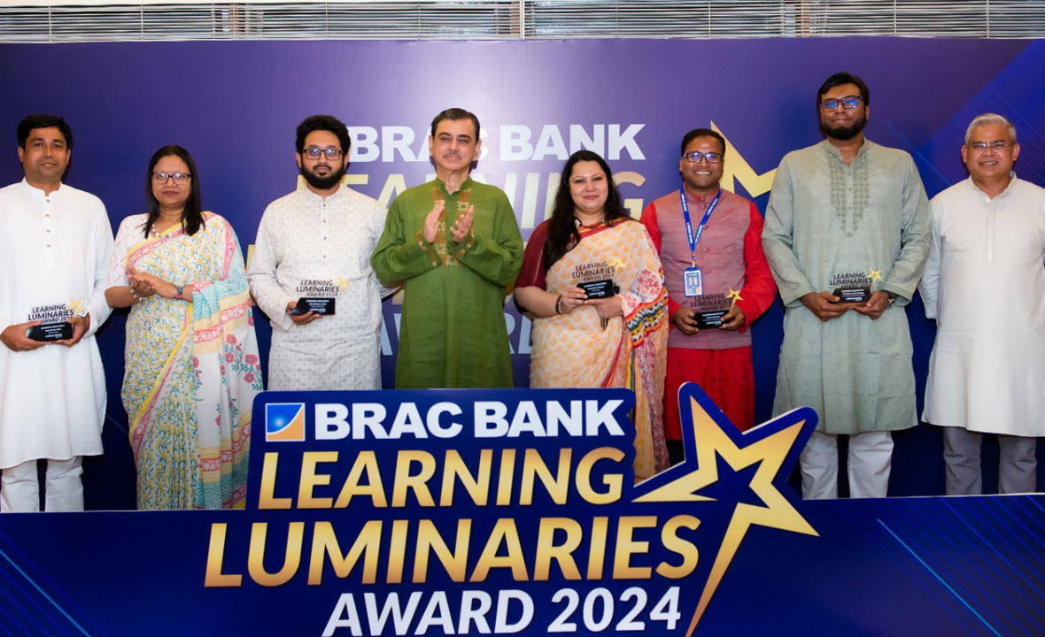 সহকর্মীদের ‘লার্নিং লুমিনারিজ’ সম্মাননা দিল ব্র্যাক ব্যাংক