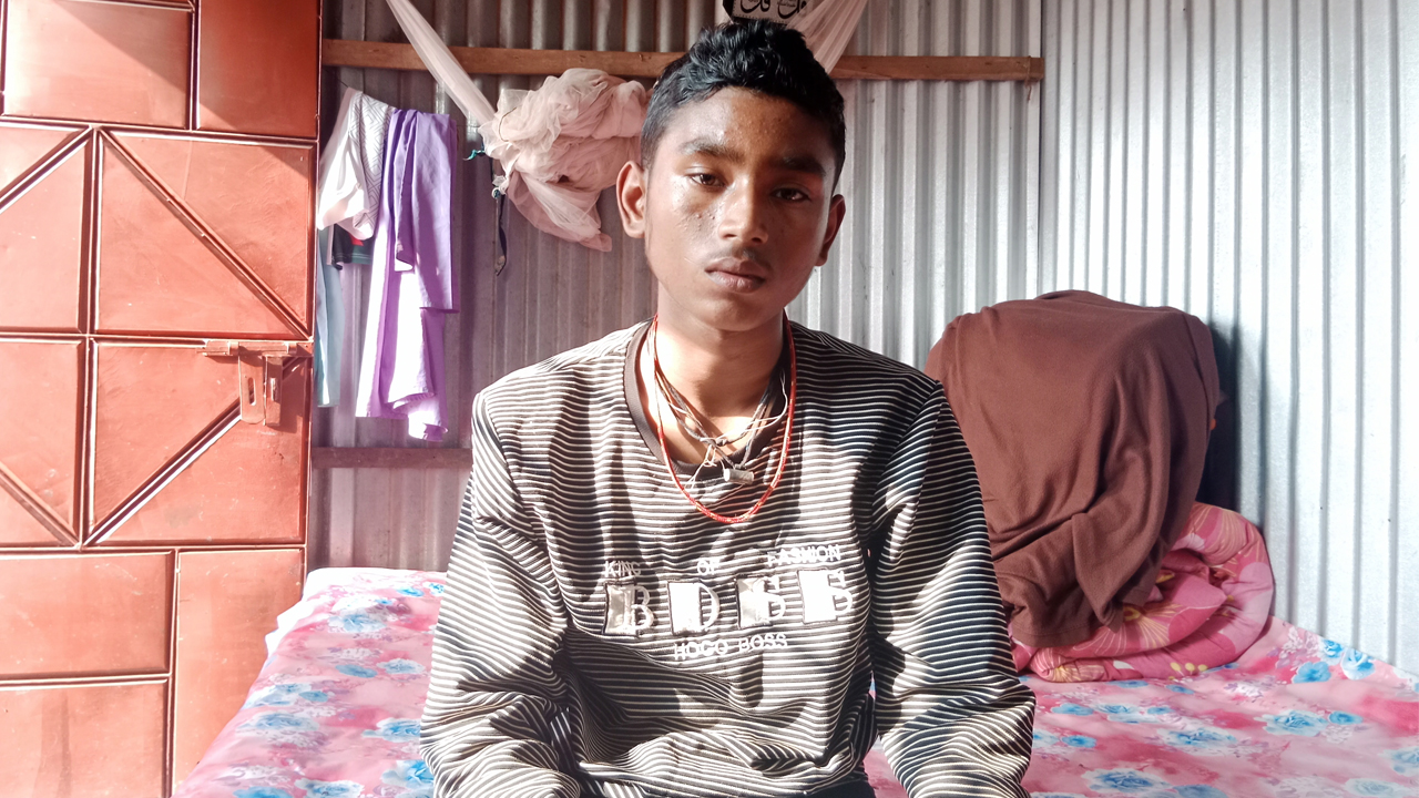 ১৭টি গুলি নিয়ে বেঁচে আছেন রায়হান