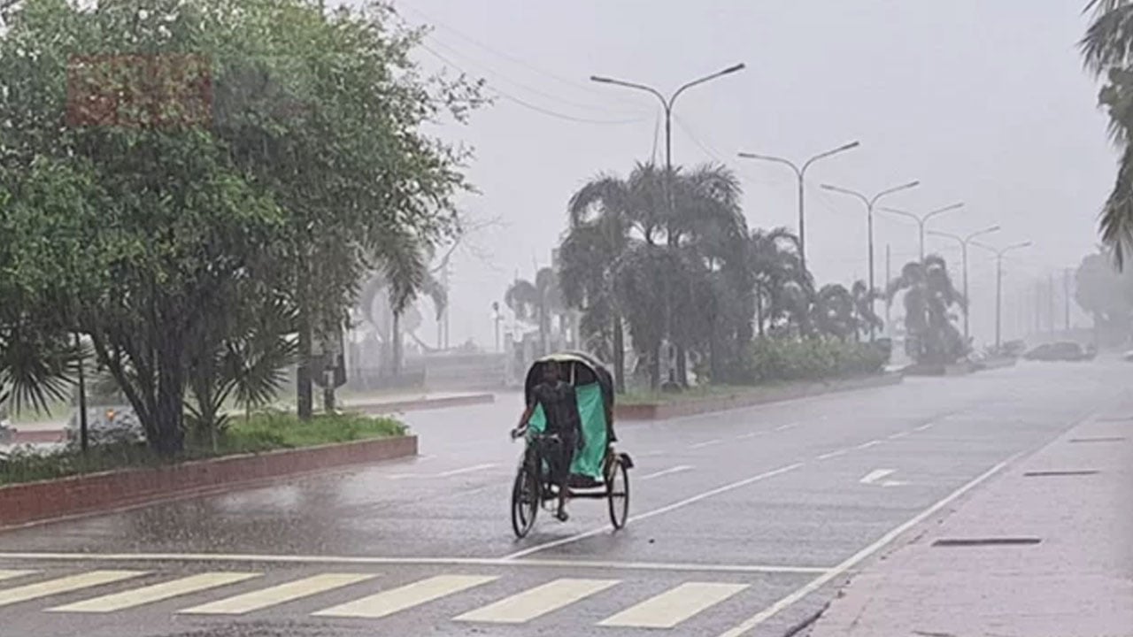 গভীর নিম্নচাপের প্রভাব, সারাদেশে দুই দিন ভারী বৃষ্টির পূর্বাভাস