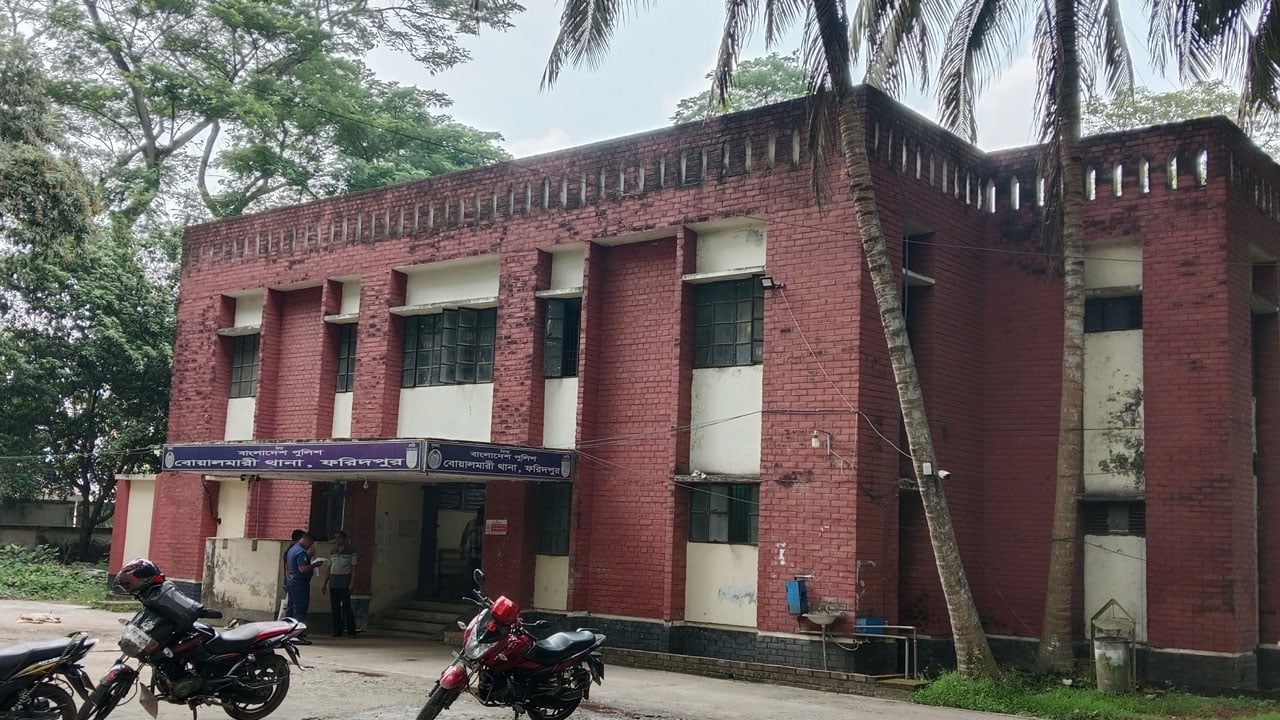 বোয়ালমারীতে নছিমন উল্টে চালক নিহত