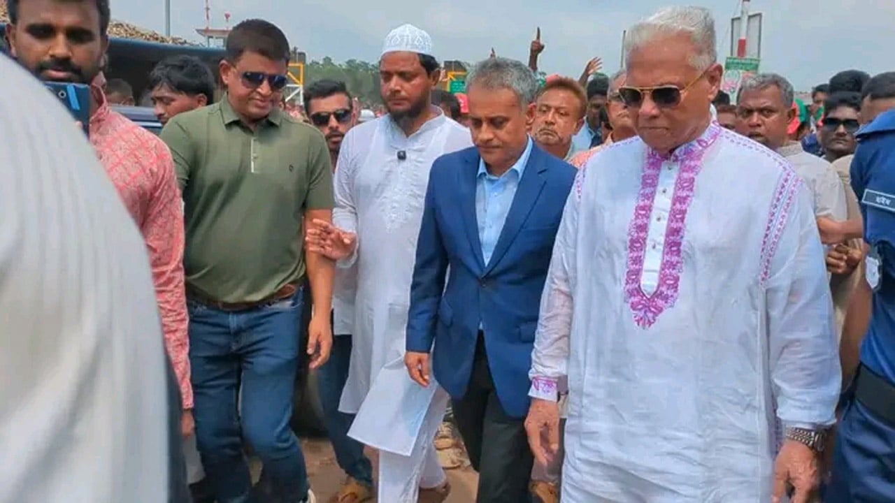 আপনারা যারা রাজনীতি করেন তাদের কোনো কোয়ালিটি নাই