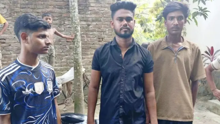 বুড়িচংয়ে ভুয়া ডিবি পুলিশ সন্দেহে ৩ যুবক আটক