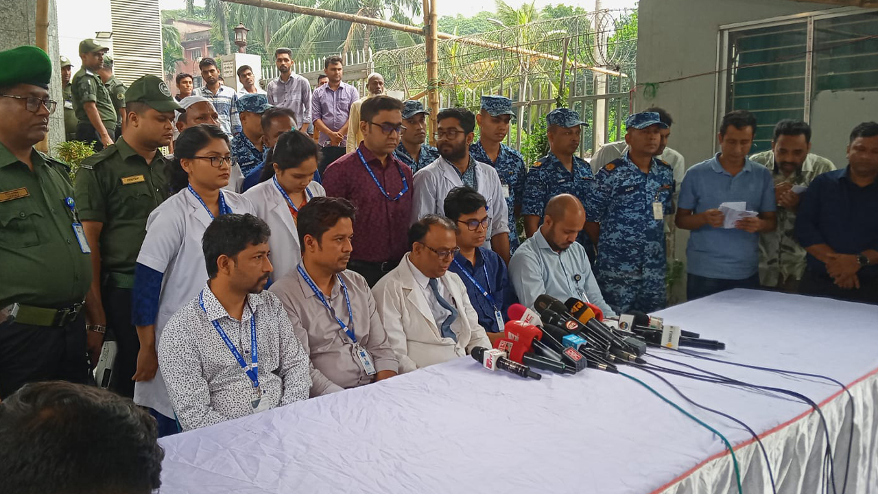 বিমান বিধ্বস্ত : জাতীয় বার্ন ইনস্টিটিউটে ভর্তি ৩৩ জন