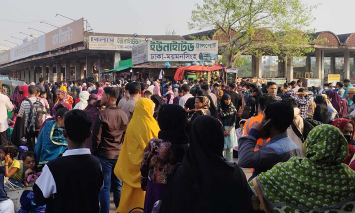 কাউন্টারে বাস নেই, ঘরমুখো যাত্রীদের দীর্ঘ সারি