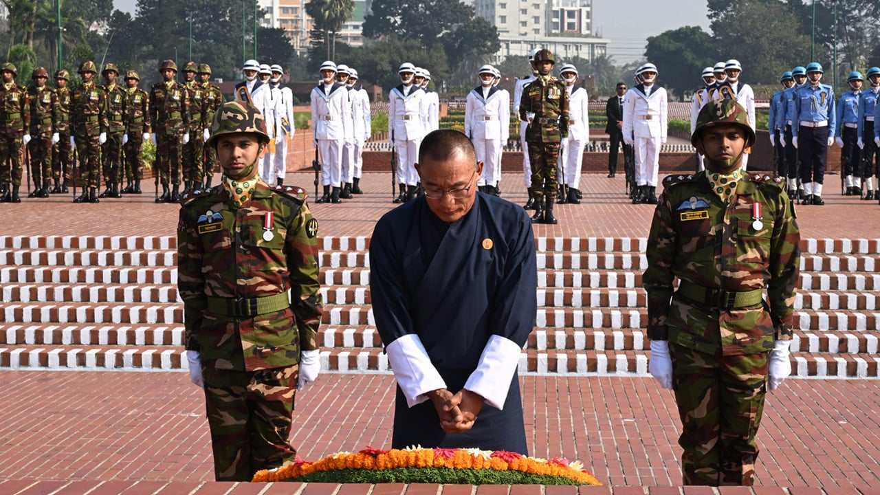 জাতীয় স্মৃতিসৌধে ভুটানের প্রধানমন্ত্রীর শ্রদ্ধা
