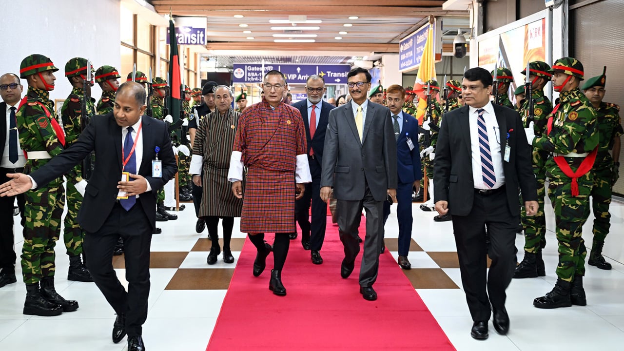 ঢাকা ছেড়েছেন ভুটানের প্রধানমন্ত্রী