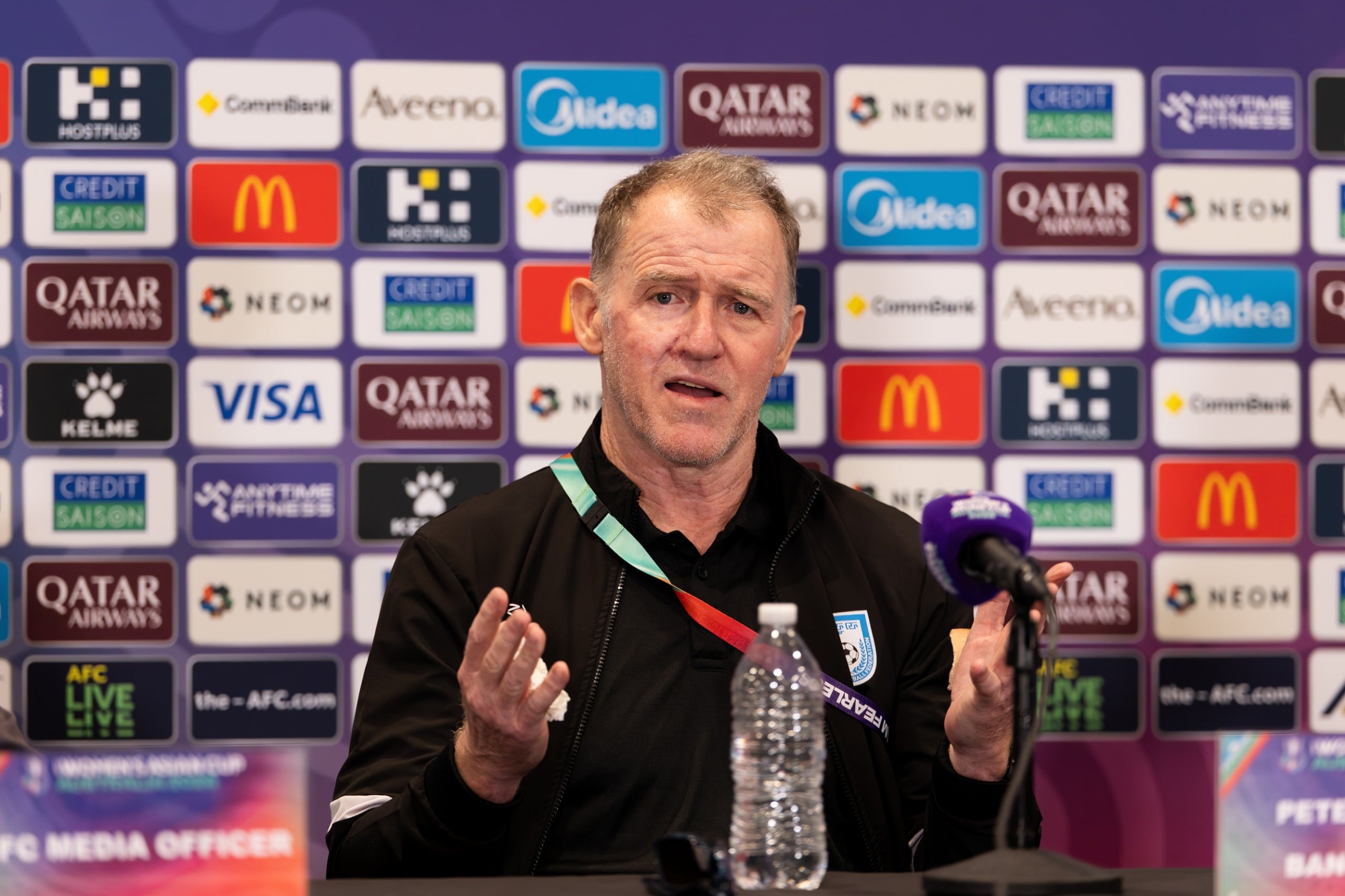 কিরণকে ‘ননসেন্স’ বললেন কোচ বাটলার