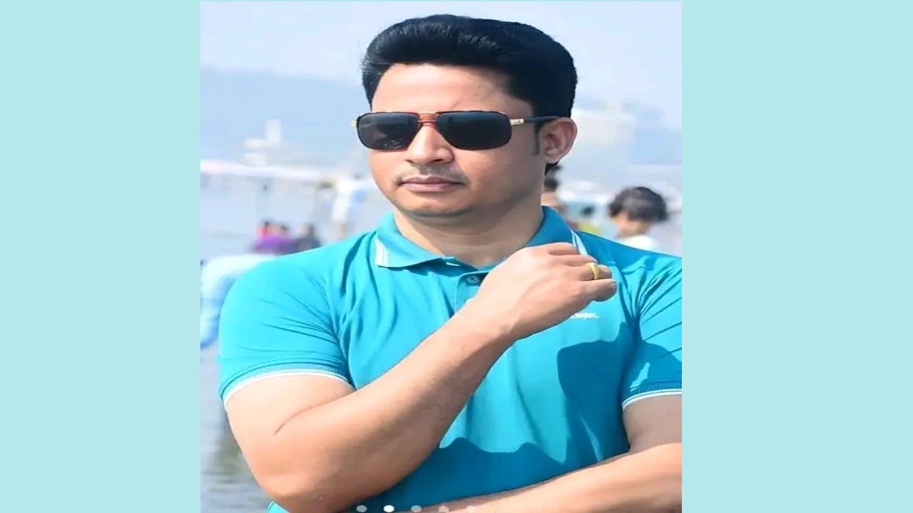 বাসের ধাক্কায় ইউপি সচিব নিহত