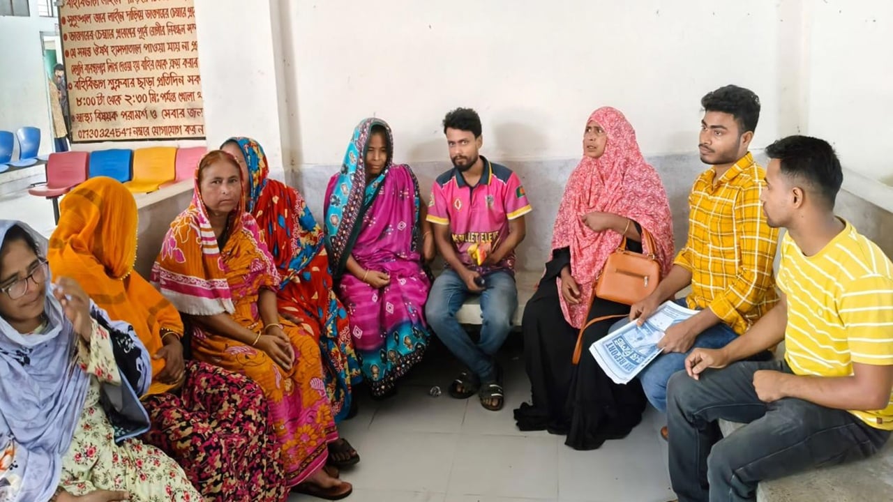পূর্বধলা স্বাস্থ্য কমপ্লেক্সে অভিযান ৩ দালালকে জরিমানা