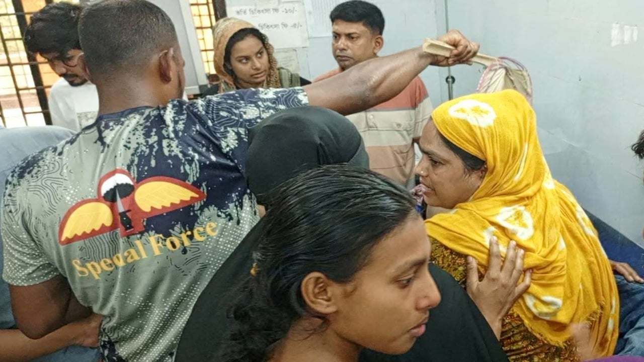 বাকিতে চা না দেওয়ায় সংঘর্ষে আহত ১২, পুলিশ মোতায়েন