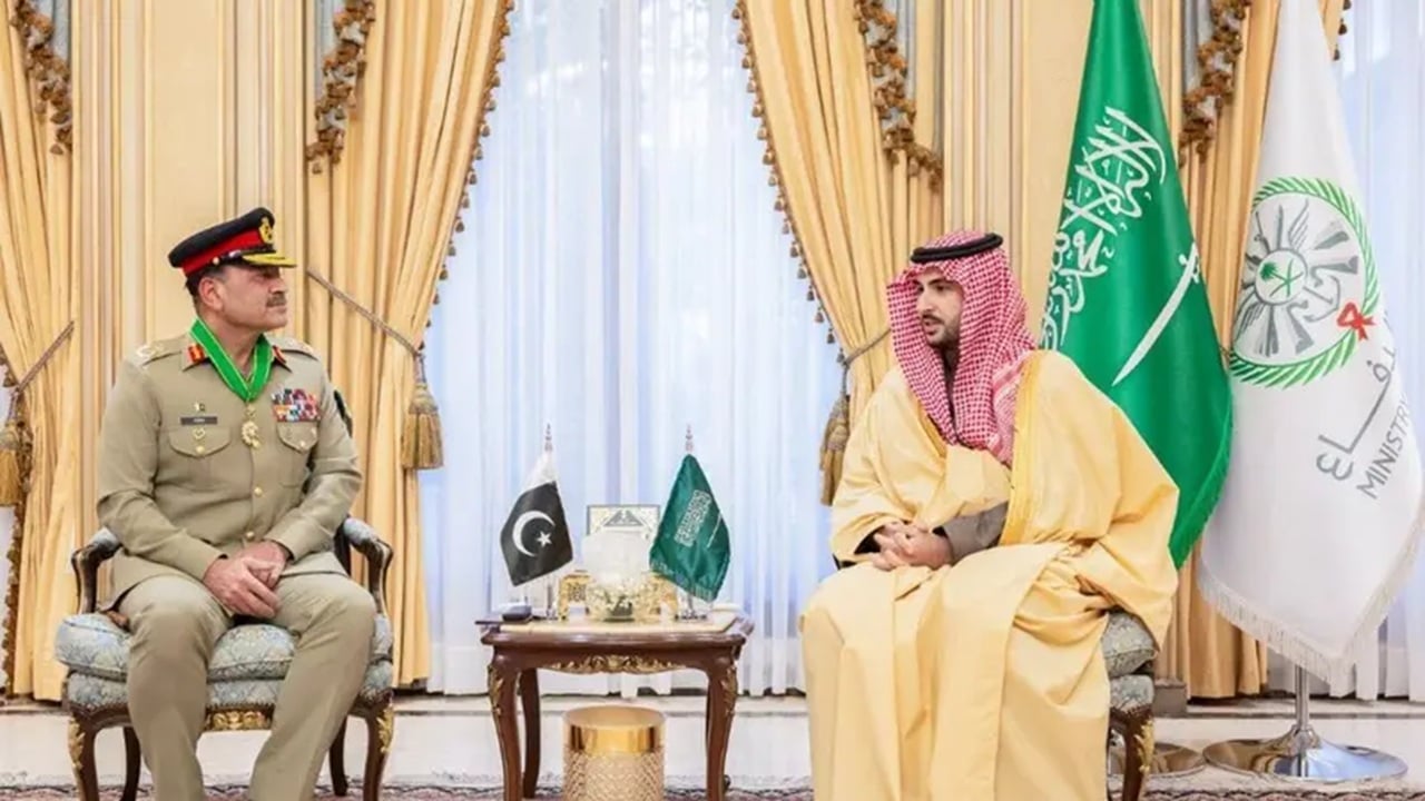 পাকিস্তান সেনাপ্রধানকে সর্বোচ্চ রাষ্ট্রীয় পদক দিল সৌদি আরব