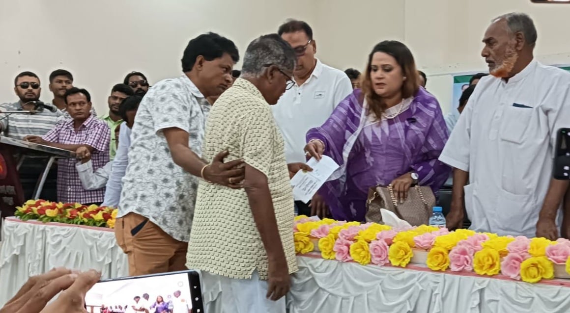 প্রধানমন্ত্রীর দেয়া ঈদ সালামির ১০০ টাকা স্মৃতি হিসেবে রেখে দেব: এমপি রুমা