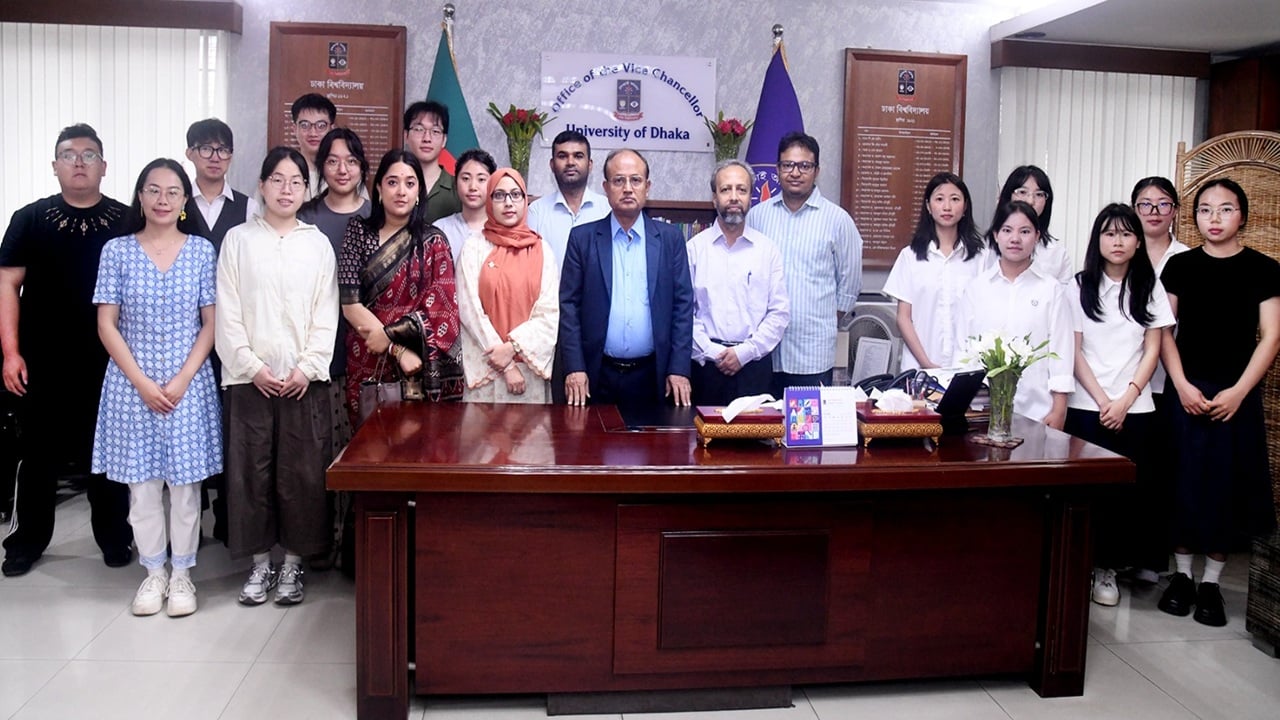 ঢাবিতে বাংলা শেখায় আগ্রহ বাড়ছে চীনা শিক্ষার্থীদের