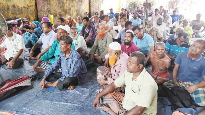 জুট মিলের জায়গায় ফিড কারখানা, খুলনায় শ্রমিকদের বিক্ষোভ