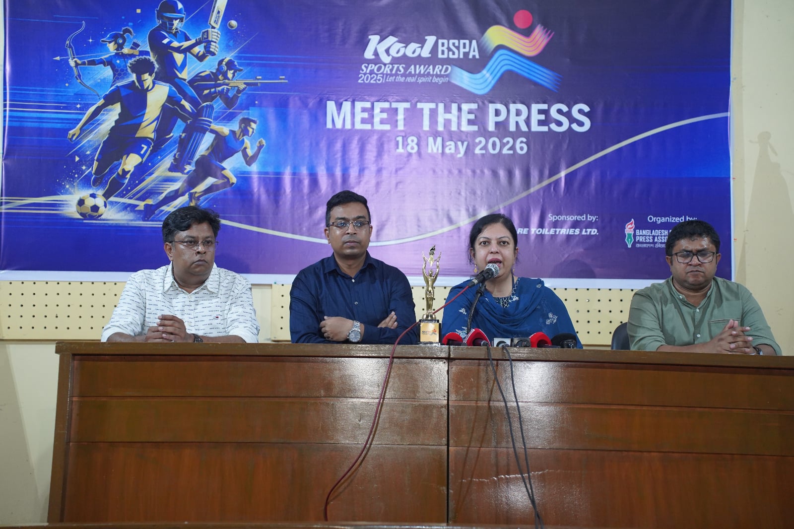 বর্ষসেরার  তালিকায় হামজা, ঋতুপর্ণা ও আমিরুল