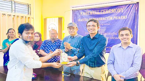 ছয় বছরে এক দিনও ক্লাস মিস নেই, নাজমুল পেলেন সম্মাননা