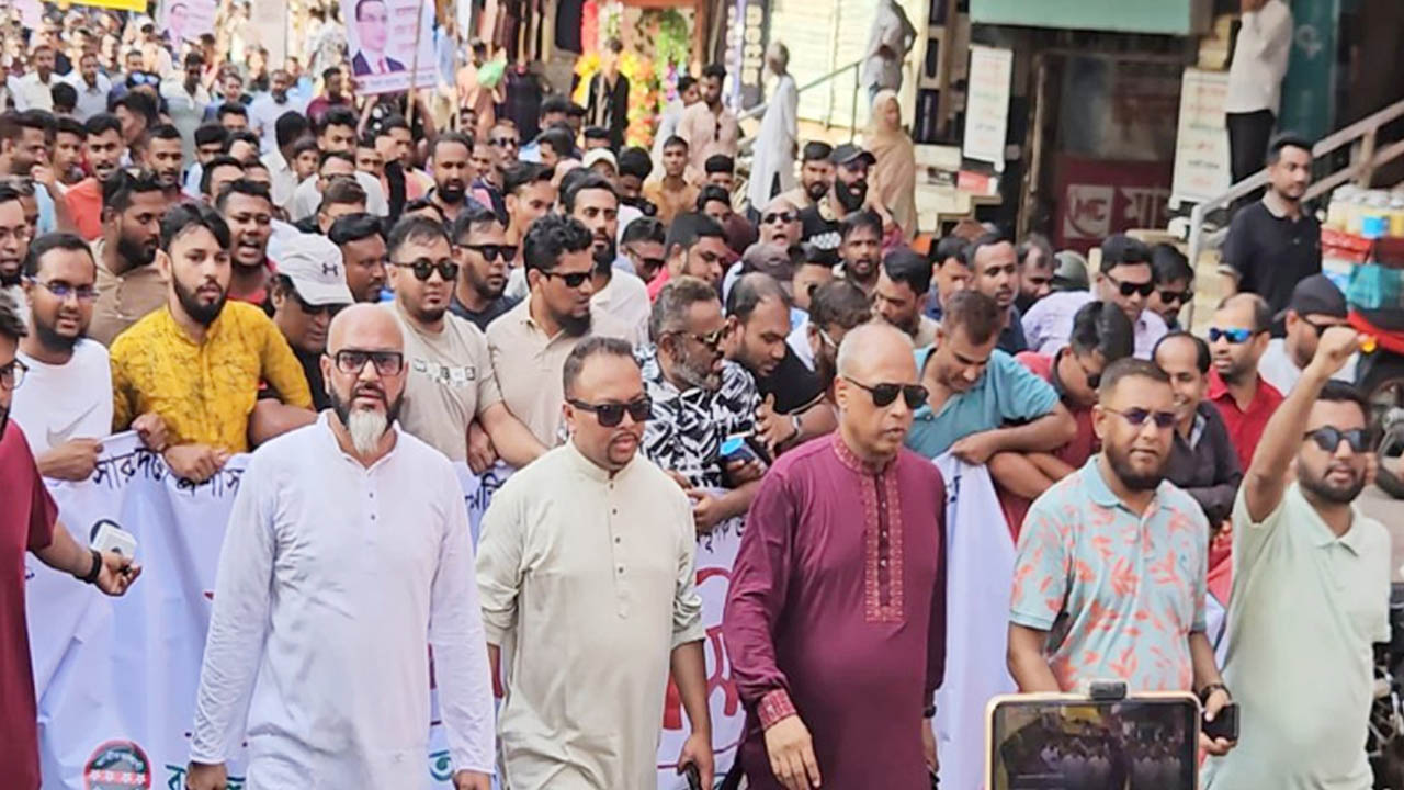 মব সৃষ্টির প্রতিবাদে সিলেটে স্বেচ্ছাসেবক দলের বিক্ষোভ মিছিল