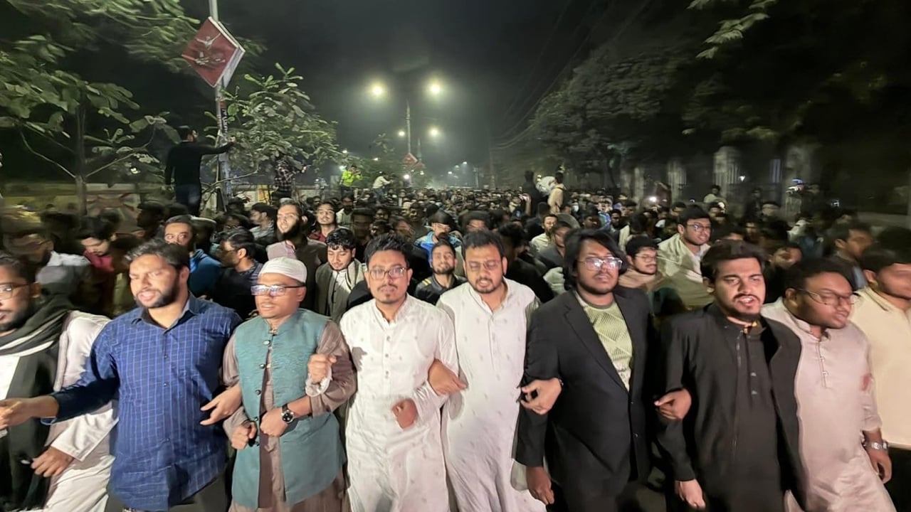 খুনের 'বড় প্ল্যান' বাস্তবায়ন করতে দেওয়া হবে না: বিক্ষোভে ডাকসু নেতারা