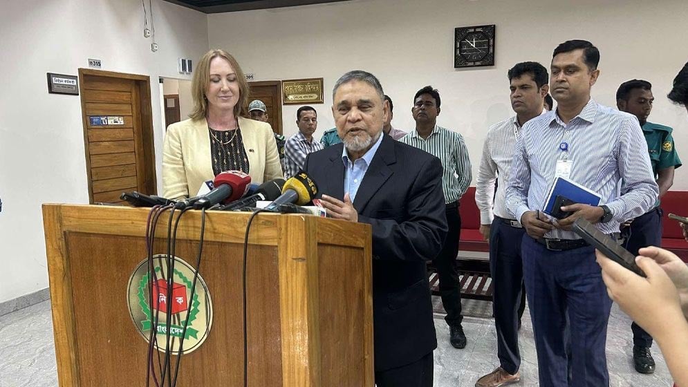 কোনোদিকে না তাকিয়ে নির্বাচনের প্রস্তুতি নেয়া হচ্ছে: সিইসি